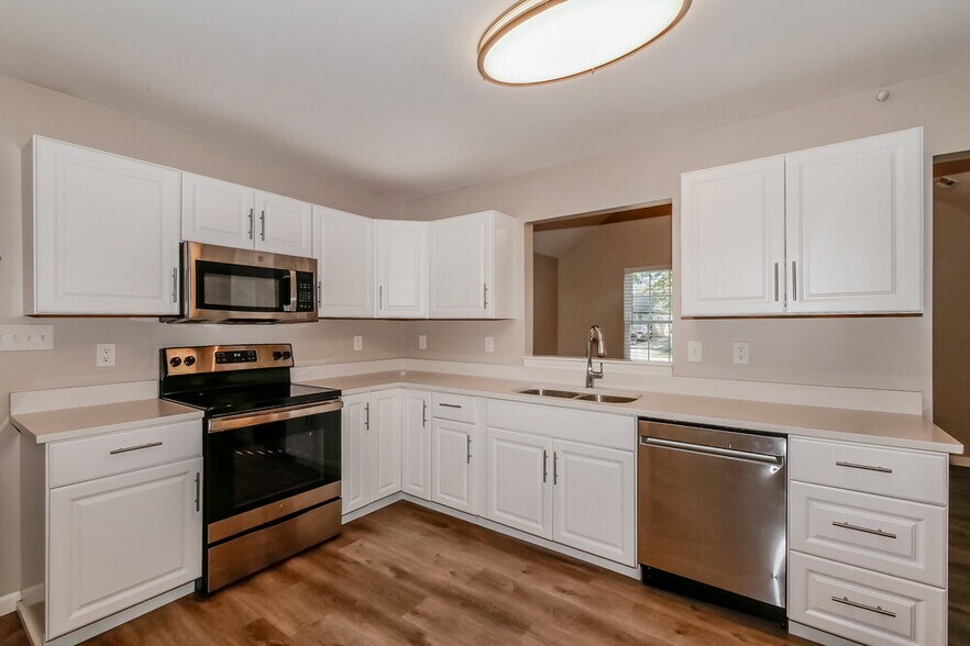 Building Photo - 450 Southgate Dr