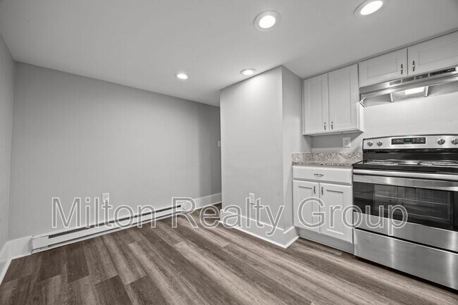 Building Photo - 210 S Elm Ave