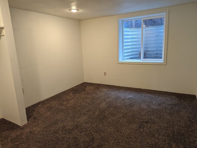 Building Photo - Spacious pet-friendly Clarkston house on d...