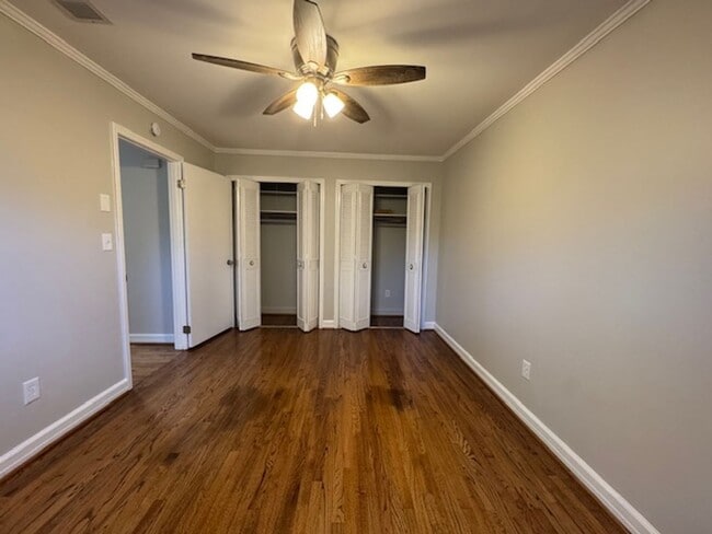 Building Photo - 2 Bedroom, 1 Bath duplex (right side unit) close to downtown Greenville with hardwood floors, a l...