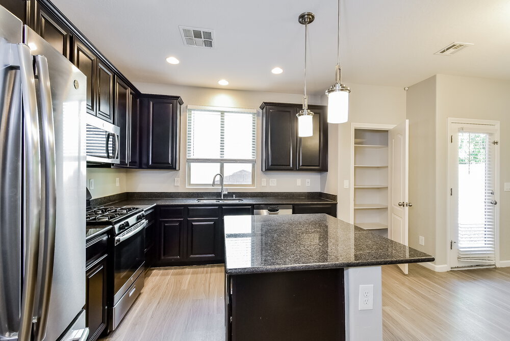 Building Photo - 10440 Yew Blossom Ave