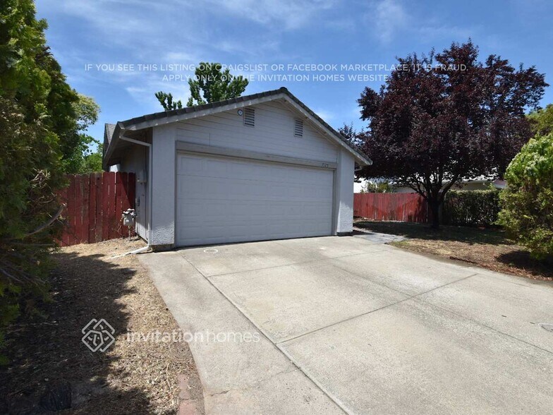 Building Photo - 7125 Essence Way