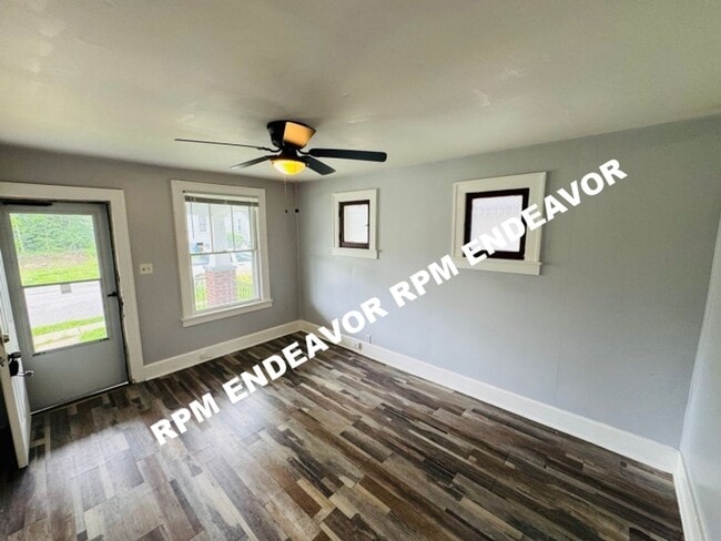 Building Photo - Charming 2-Bed Home in Quiet Hillsdale Nei...