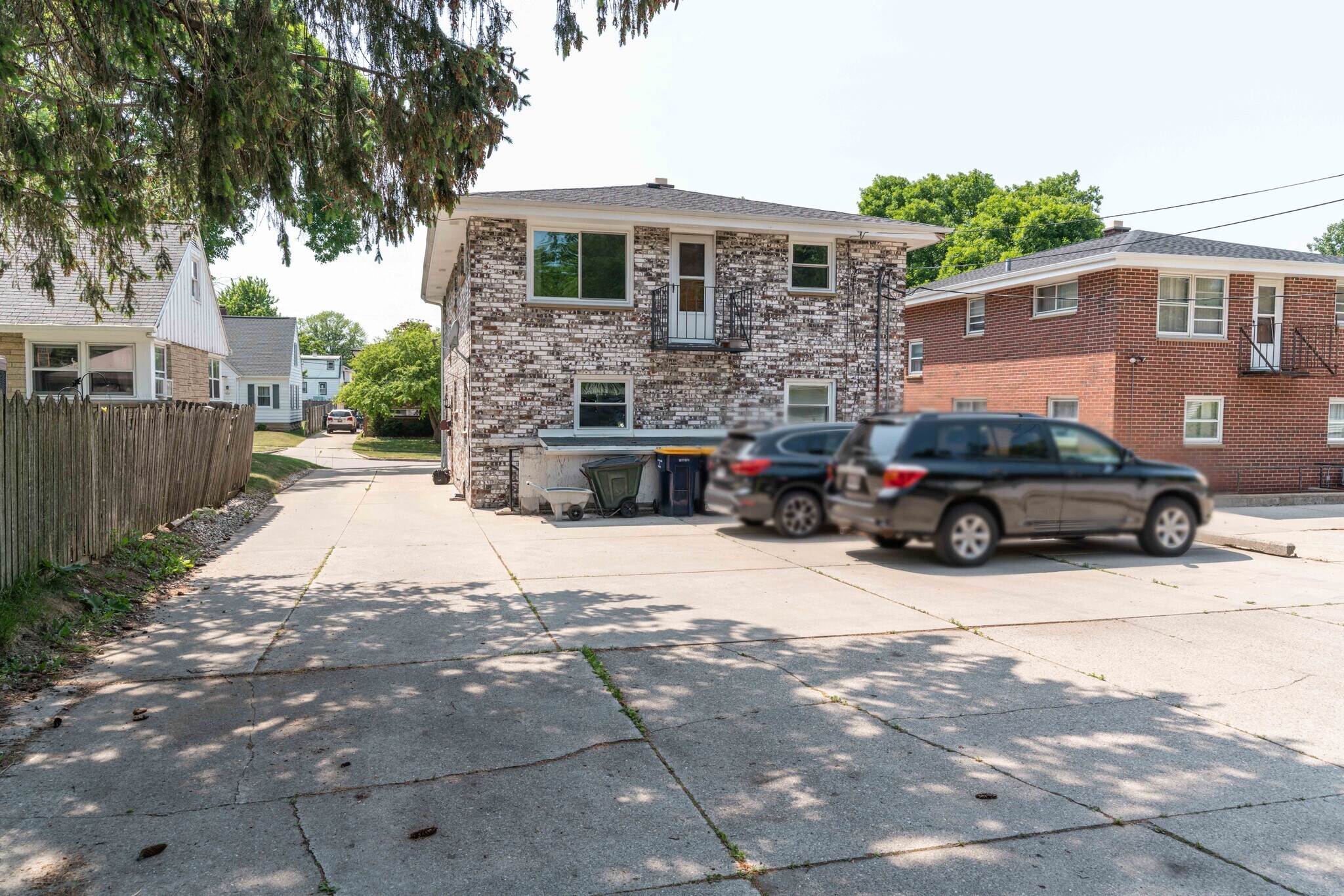 Building Photo - 2110 S 96th St