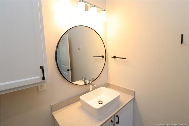 Building Photo - 309 Carthage Ct