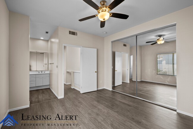 Building Photo - 27825 Crown Ct Cir
