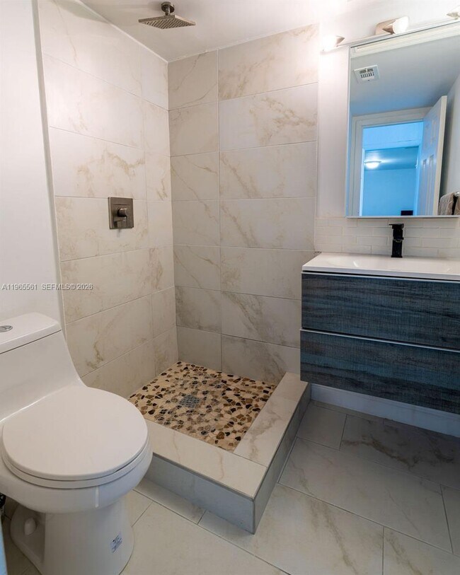 Building Photo - 3140 S Ocean Dr