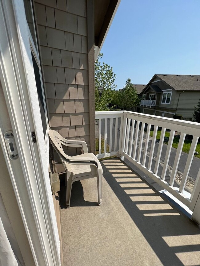 Building Photo - 2 Bedroom 1.75 Bathroom Condo in North Bellingham