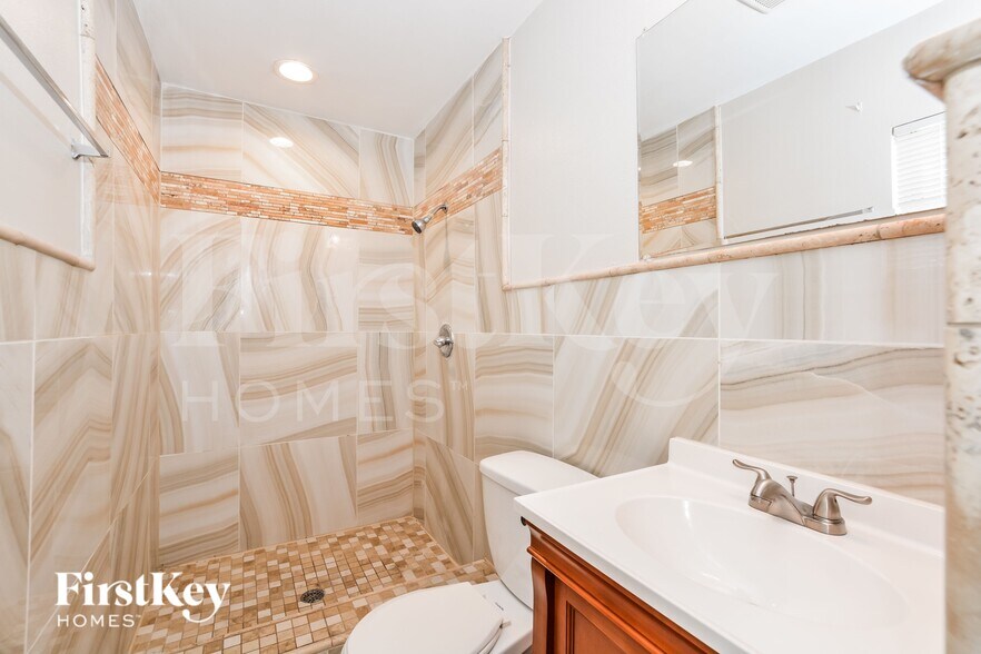 Building Photo - 1407 Chilean Ln