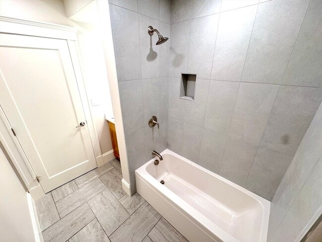 Building Photo - 14 White St