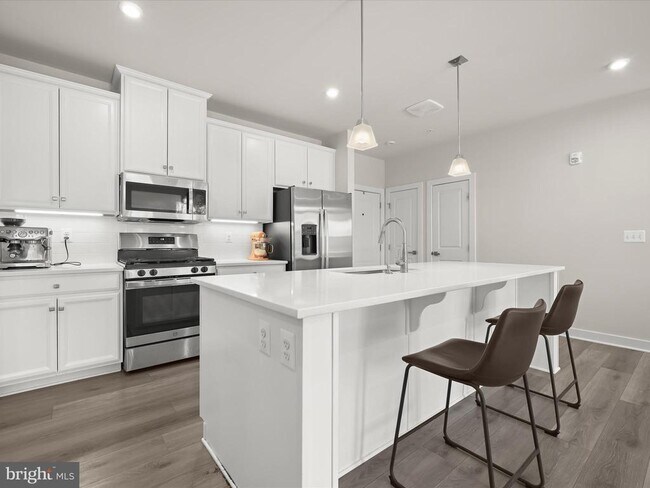 Building Photo - 10401 Resort Road