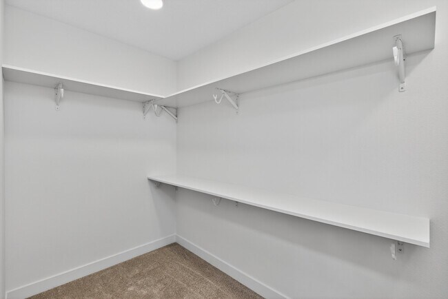 Building Photo - 1130 NW Sproul Dr