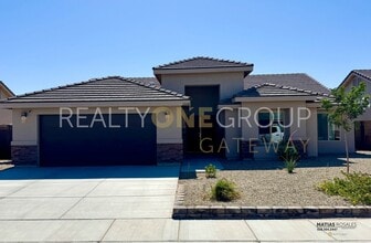 Building Photo - Enjoy those Arizona Sunset in this Three Bedroom Two Bath Home full of upgrades !!