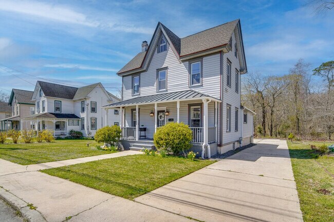 Building Photo - 6127 Longwood Ave