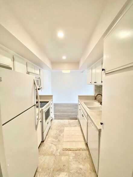 Building Photo - 1803 E Ocean Blvd
