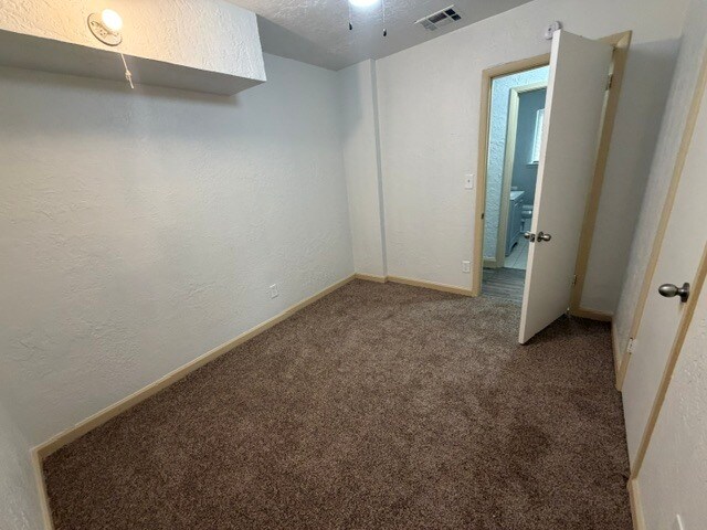Building Photo - 512 NW Glendale Dr