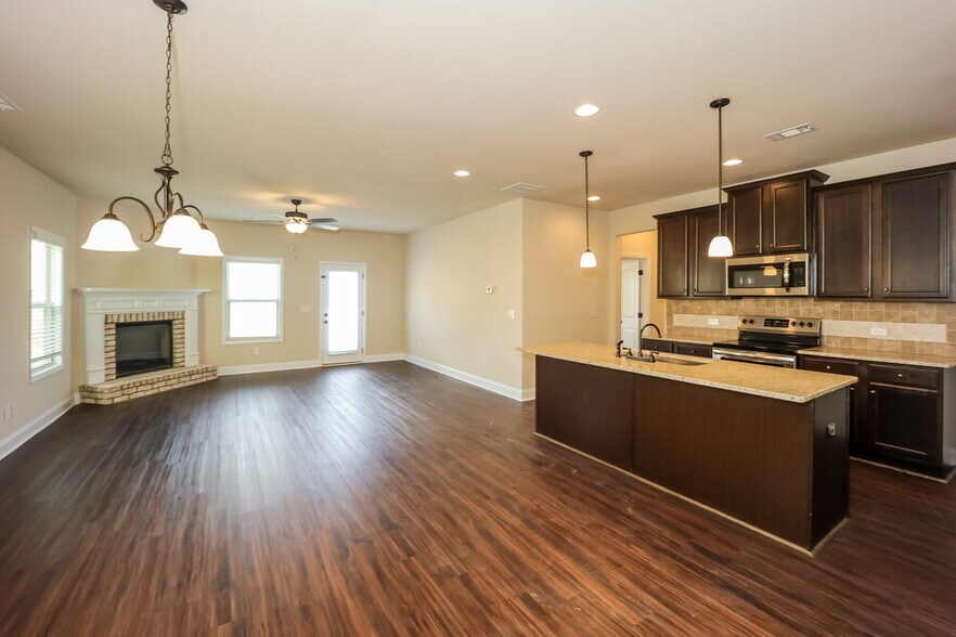 Building Photo - 2350 Walker Dr