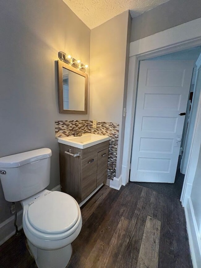 Building Photo - 729 Mallison Ave