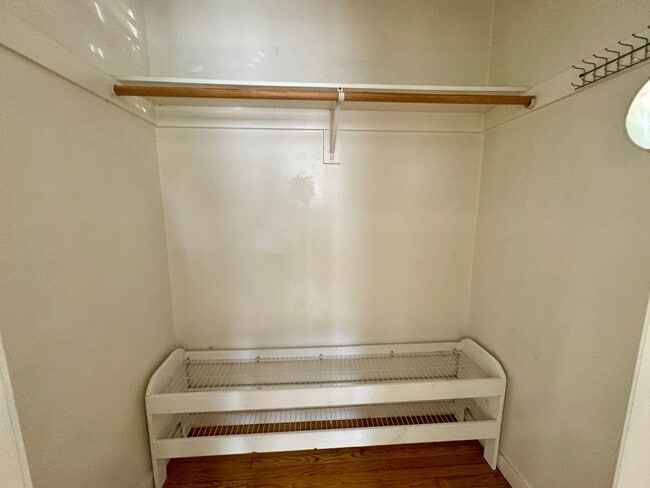 Building Photo - Charming Home Available Now!