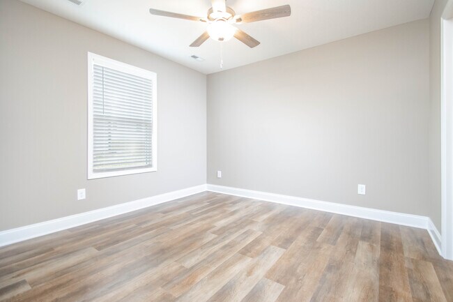 Building Photo - 7316 Woodpecker Wy