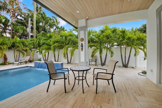 Building Photo - 711 NE 6th St