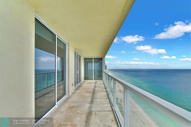 Building Photo - 16699 Collins Ave