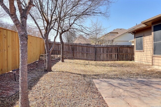 Building Photo - 211 Finch Knoll