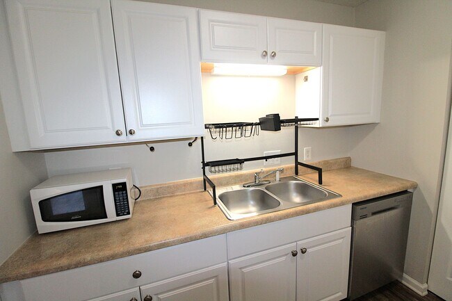 Building Photo - 1 Bedroom Condo in South Park