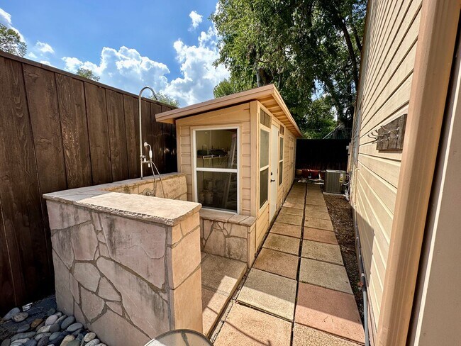 Building Photo - Wonderful newly updated home for rent in t...