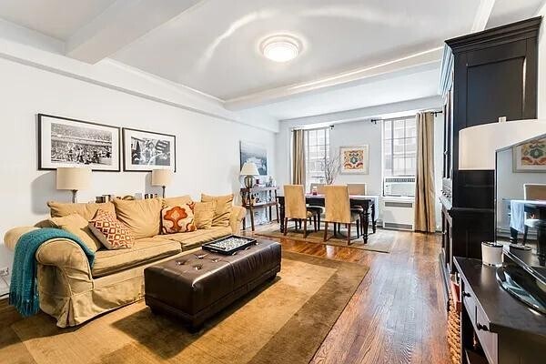 Building Photo - 333 W 56th St