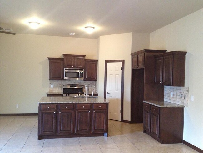 Building Photo - 11316 SW 37th St