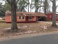 Building Photo - 3 Bedroom/1 bath home on corner lot with a large fenced back yard