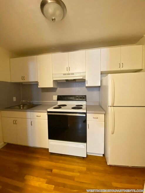 Building Photo - 1799 Centre St