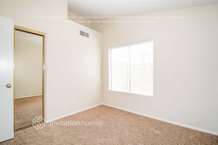 Building Photo - 6615 N 77th Dr