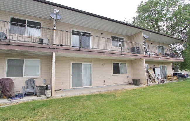 Building Photo - 551 N Moffatt Ave