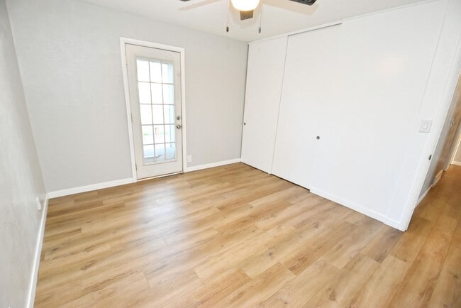 Building Photo - Close to Notre Dame, 3 bedroom home with 2...