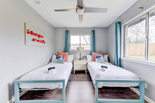 Building Photo - 2005 Cheshire Dr