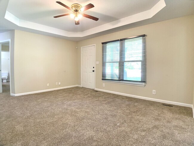 Building Photo - 236 Moncrest Dr