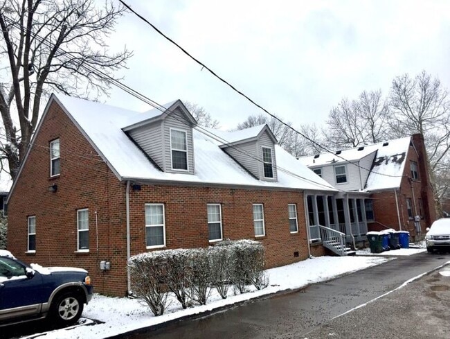 Building Photo - 316 Transylvania Park