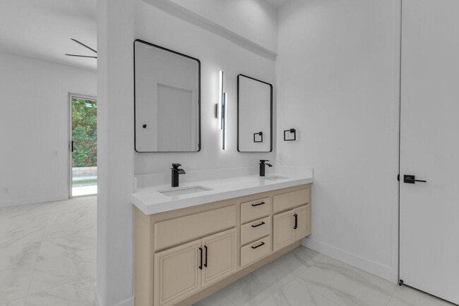 Building Photo - 74613 Waterlily Cir