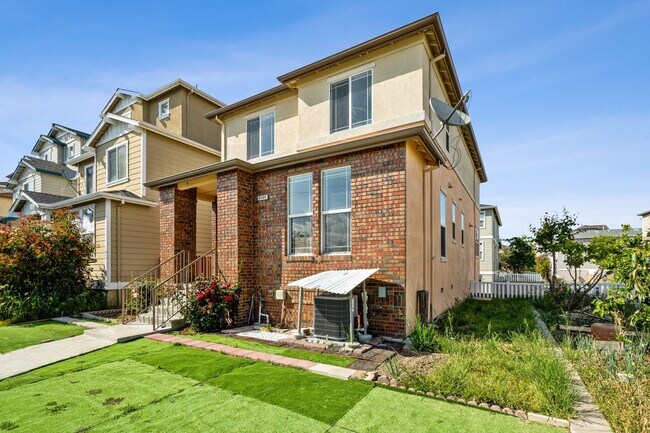 Building Photo - PRIME CORNER HOME IN TRINITY PARK NEAR SCENIC TRAILS | EXCELLENT ACCESS