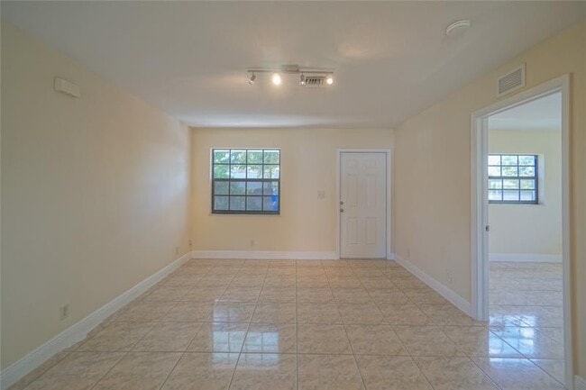 Building Photo - 5720 SW 26th St