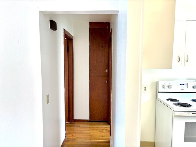 Building Photo - FEWEK01