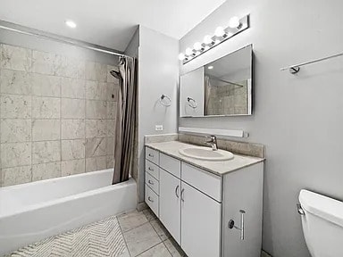 bathroom - 860 W Blackhawk St