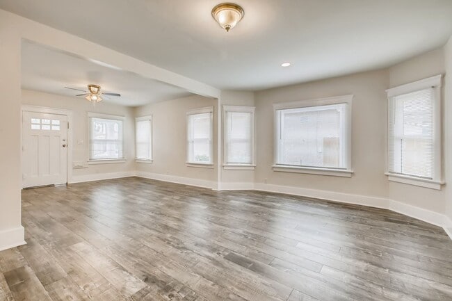 Building Photo - Charming 3 Bed / 2 Bath  Home in Normal He...