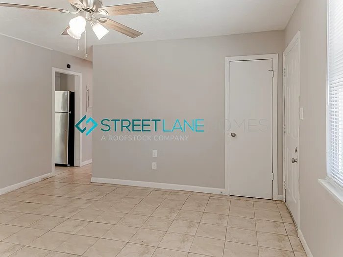 Building Photo - 2428 Amsterdam Dr