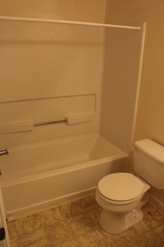 Building Photo - 611 Harts Cove Way