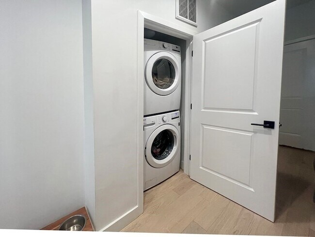 Building Photo - 360 Meridian St