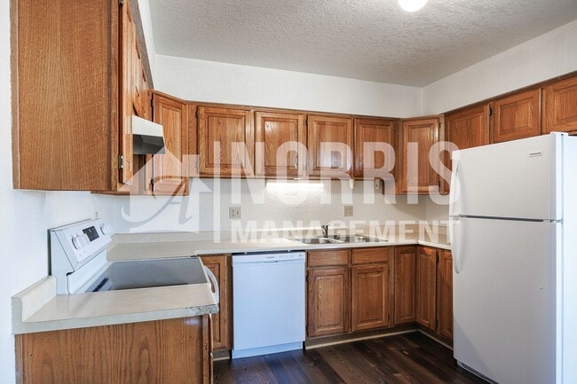 Building Photo - 15054 S Yava Rd