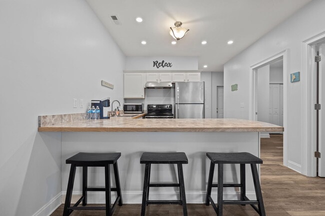 Building Photo - 360 Island Rd